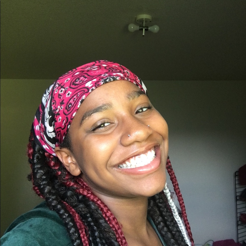 Meet your Posher, Azyria